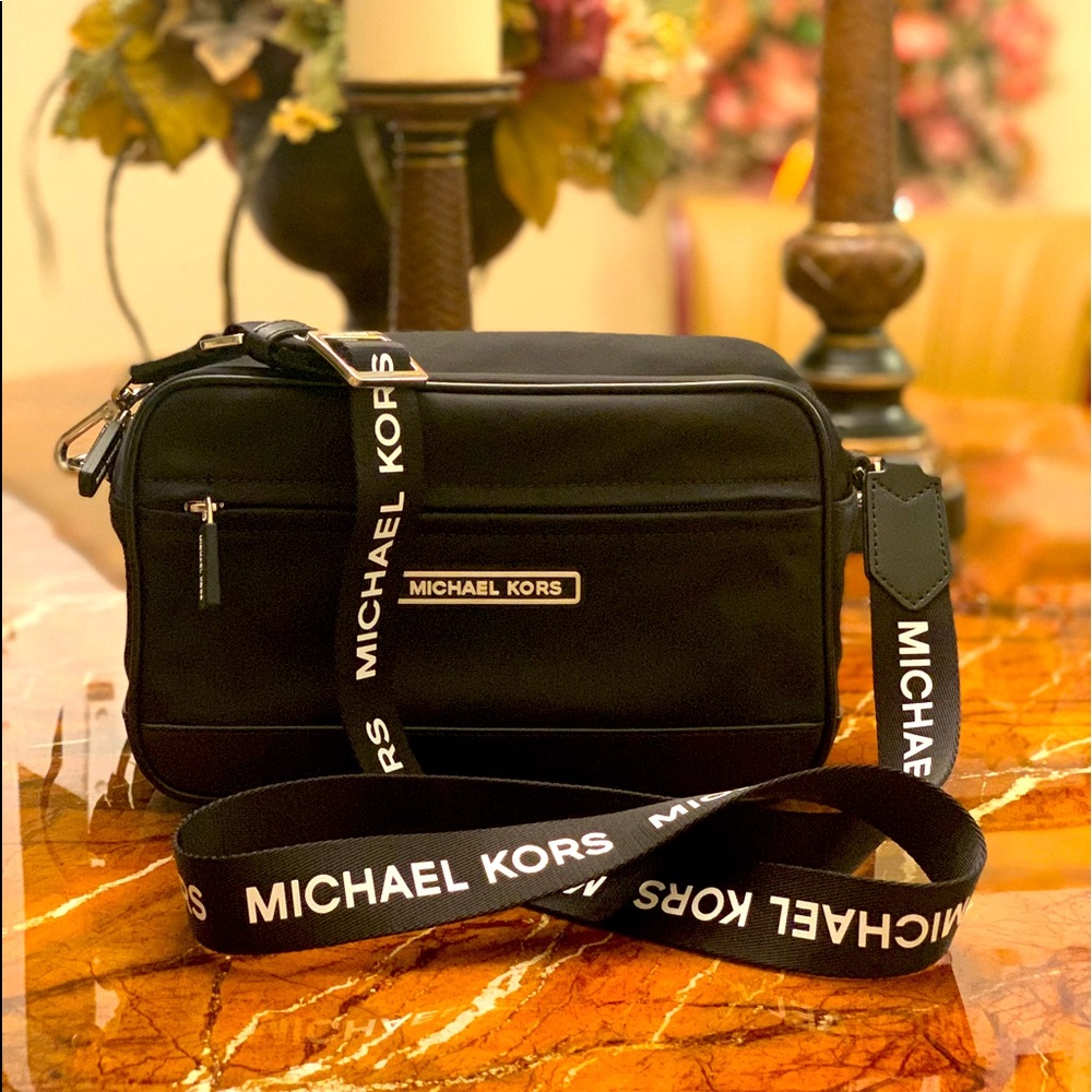 Michael Kors , Black Crossbody , 10 x 6 x 4 1/2